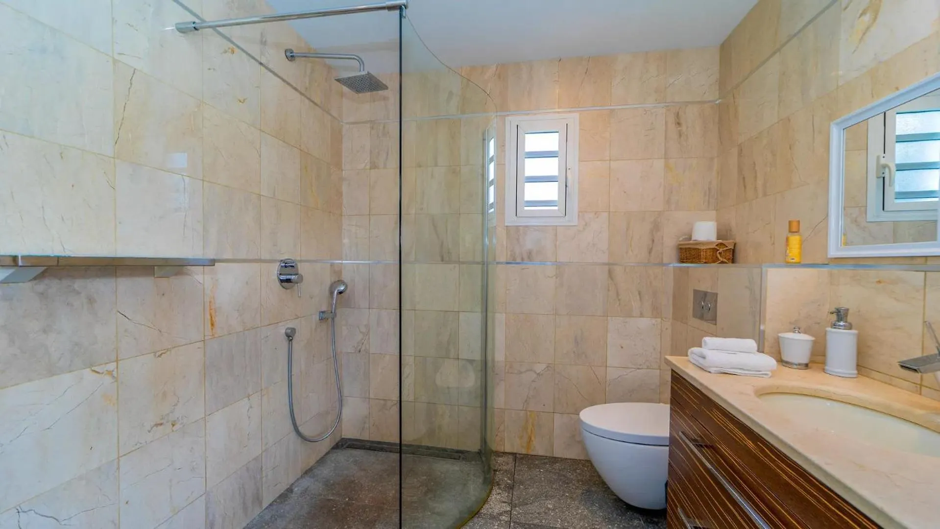 Amazing Villa With Views Over the Bay Gustavia