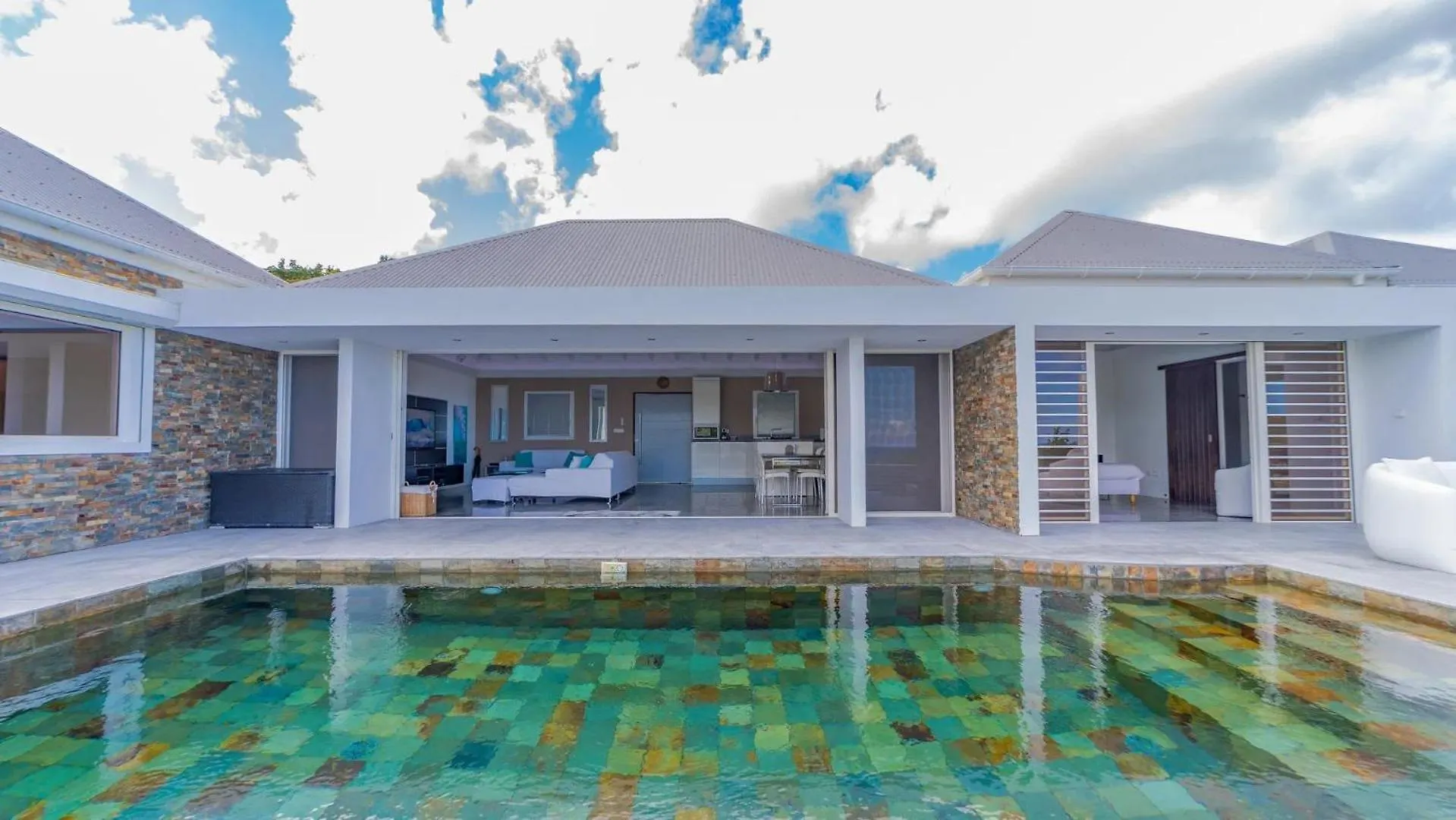 Amazing Villa With Views Over the Bay غوستافي