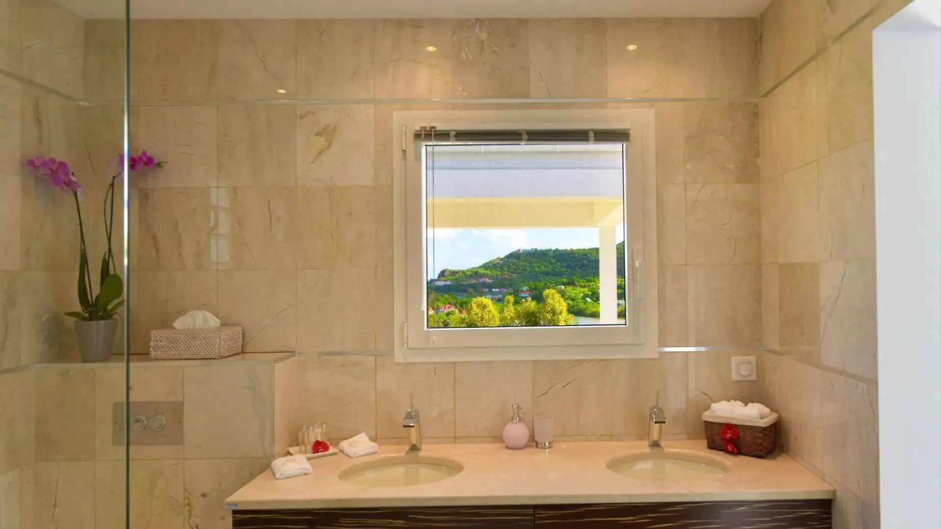 Amazing Villa With Views Over the Bay غوستافي