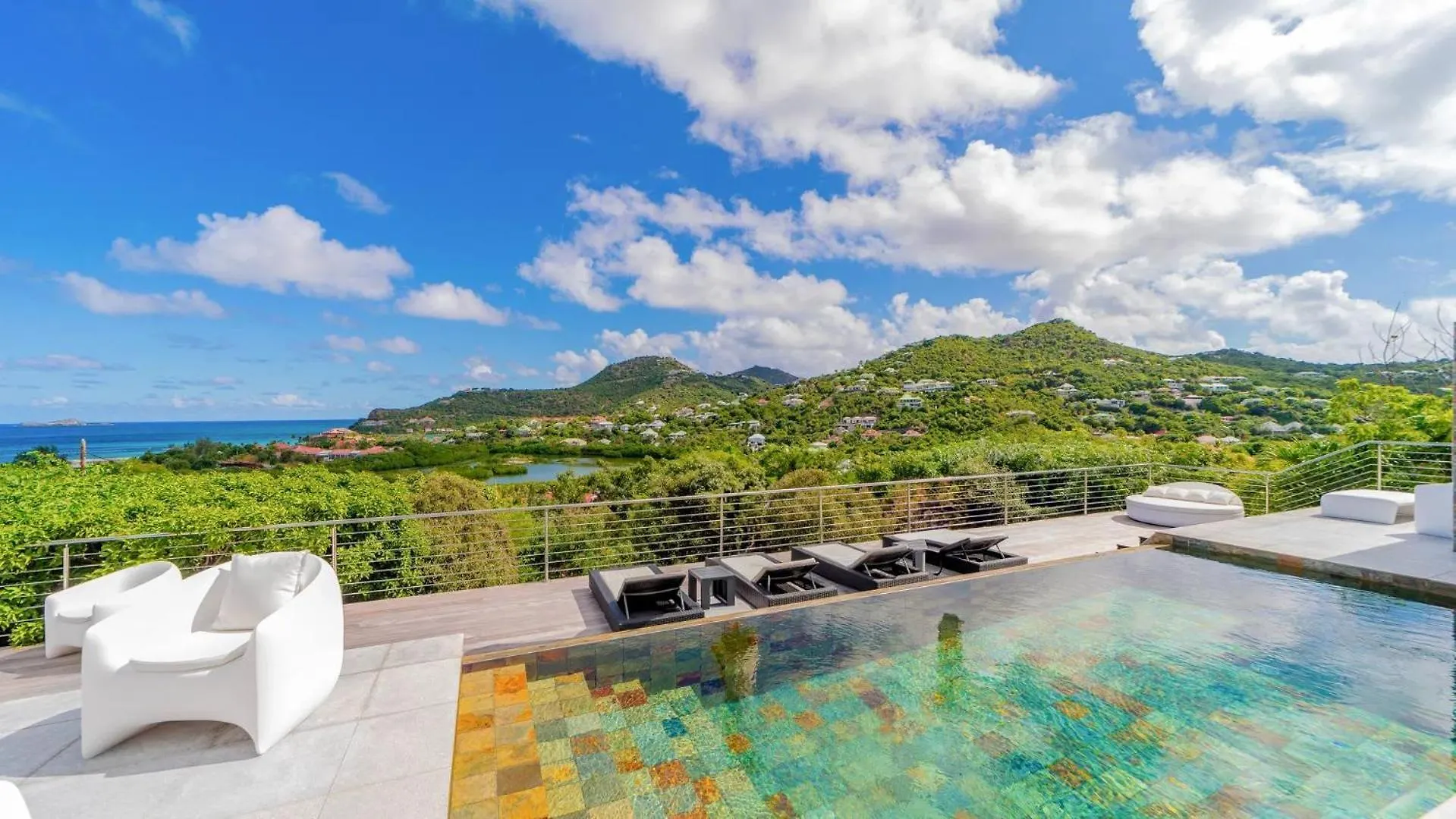 Amazing Villa With Views Over the Bay غوستافي