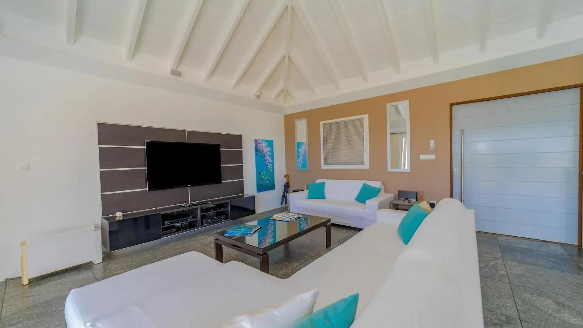Amazing Villa With Views Over the Bay غوستافي