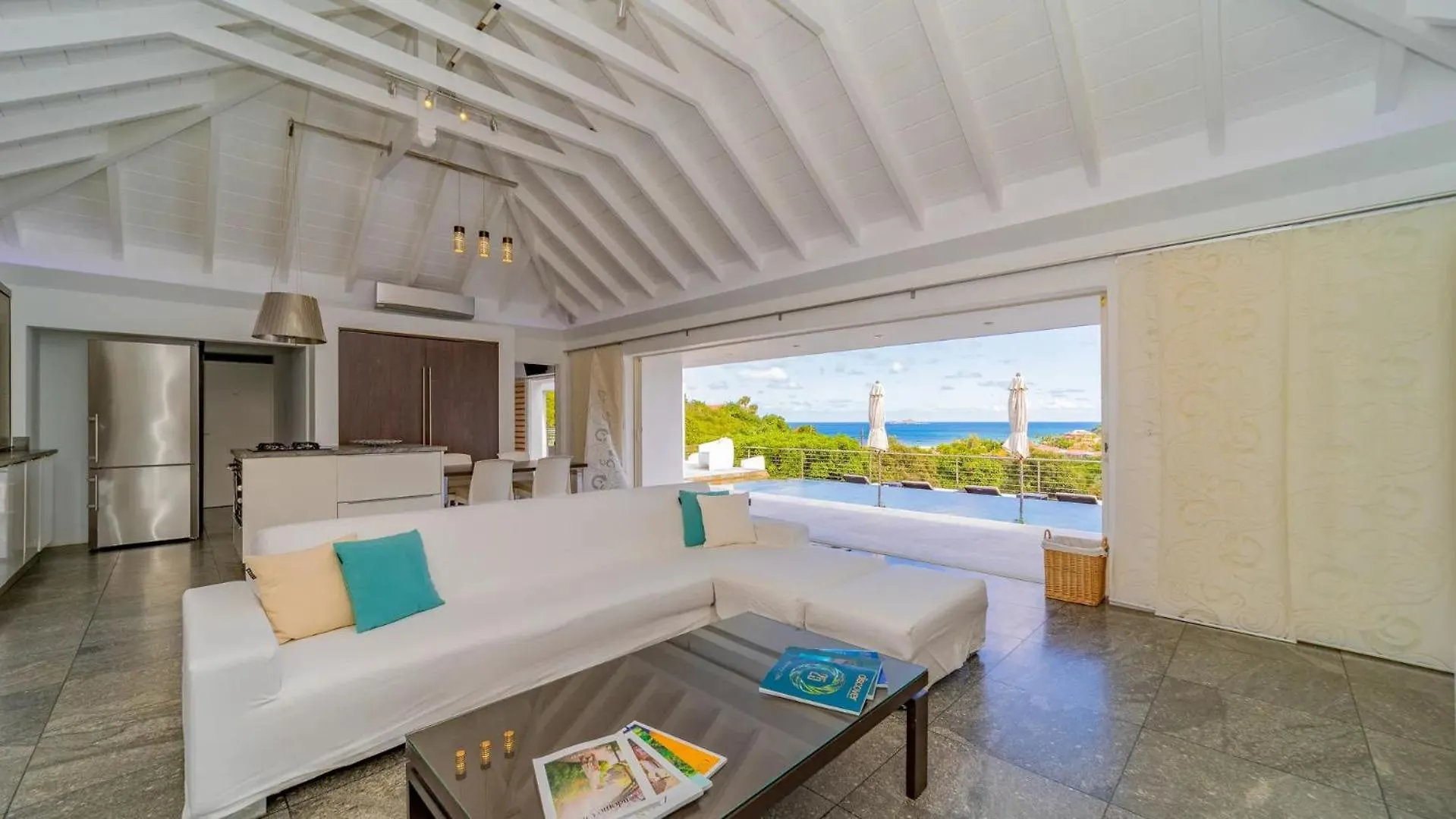 Amazing Villa With Views Over the Bay غوستافي